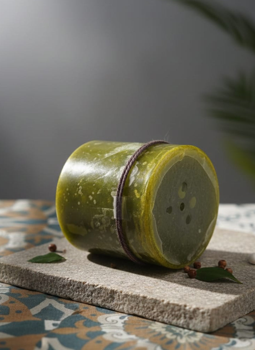 Premium Green Scented Candle – Relaxing Aromatherapy Glow
